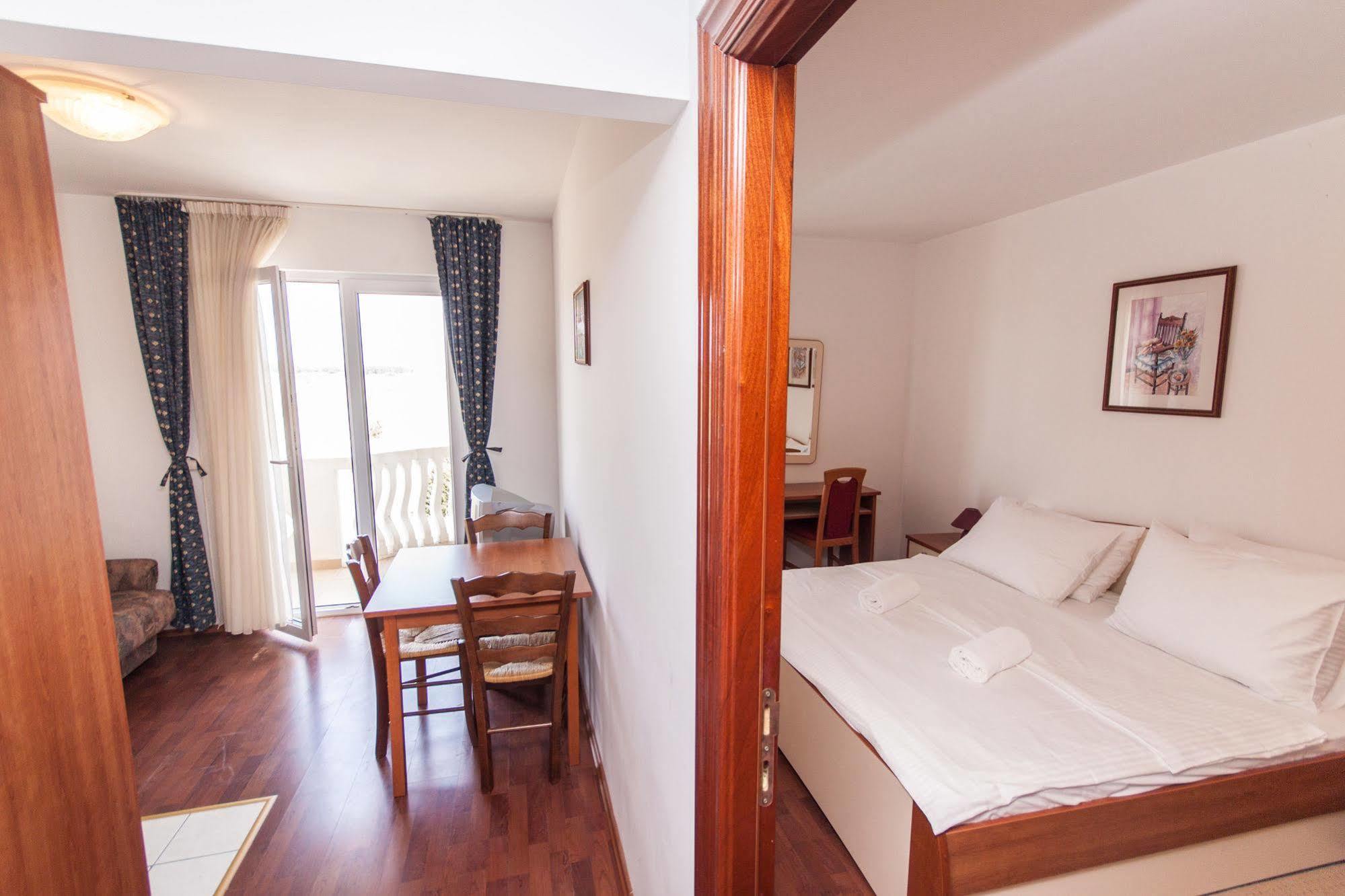 Aparthotel Zaton 자톤 외부 사진